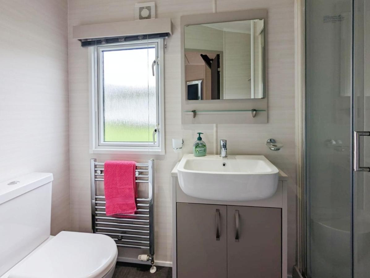 Lakewood Lodge South Cerney Eksteriør bilde